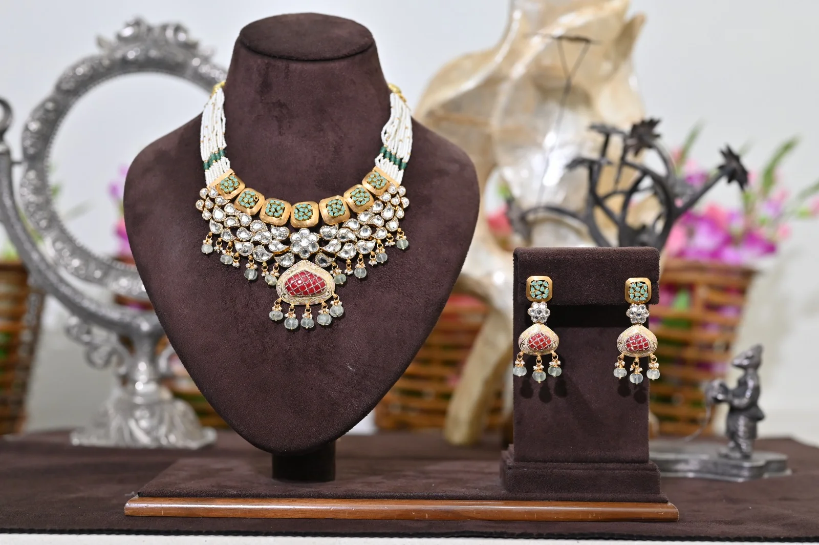 Uncut Diamond Polki Haar with Emeralds